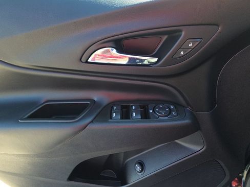 Used 2024 Chevrolet Equinox LT FWD image 13