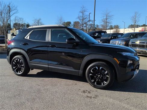 Used 2022 Chevrolet TrailBlazer LT w/ Convenience Package image 2