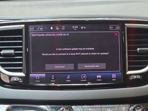 Used 2023 Chrysler Pacifica Touring-L FWD image 19