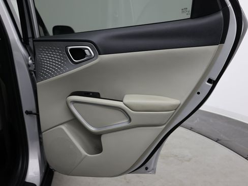 Used 2021 Kia Soul LX FWD image 33