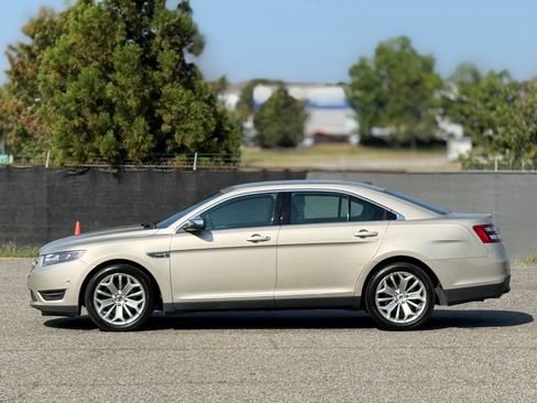 Used 2018 Ford Taurus Limited w/ Driver Assist Package AWD/4WD image 8