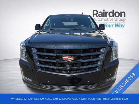 Used 2020 Cadillac Escalade Luxury RWD image 2