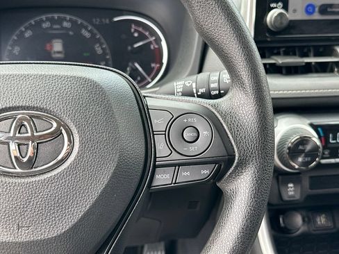 Used 2025 Toyota RAV4 XLE AWD/4WD image 4