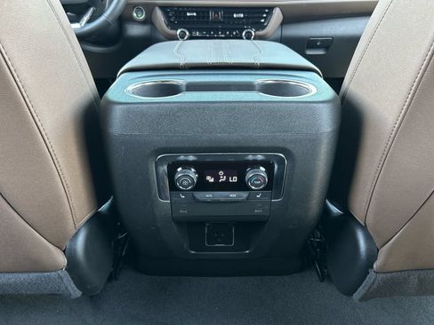 Used 2025 Chevrolet Tahoe High Country AWD/4WD image 21