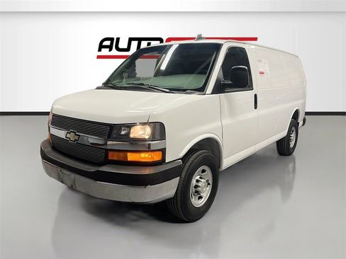Used 2024 Chevrolet Express 2500 Work Van w/ Driver Convenience Package image 3