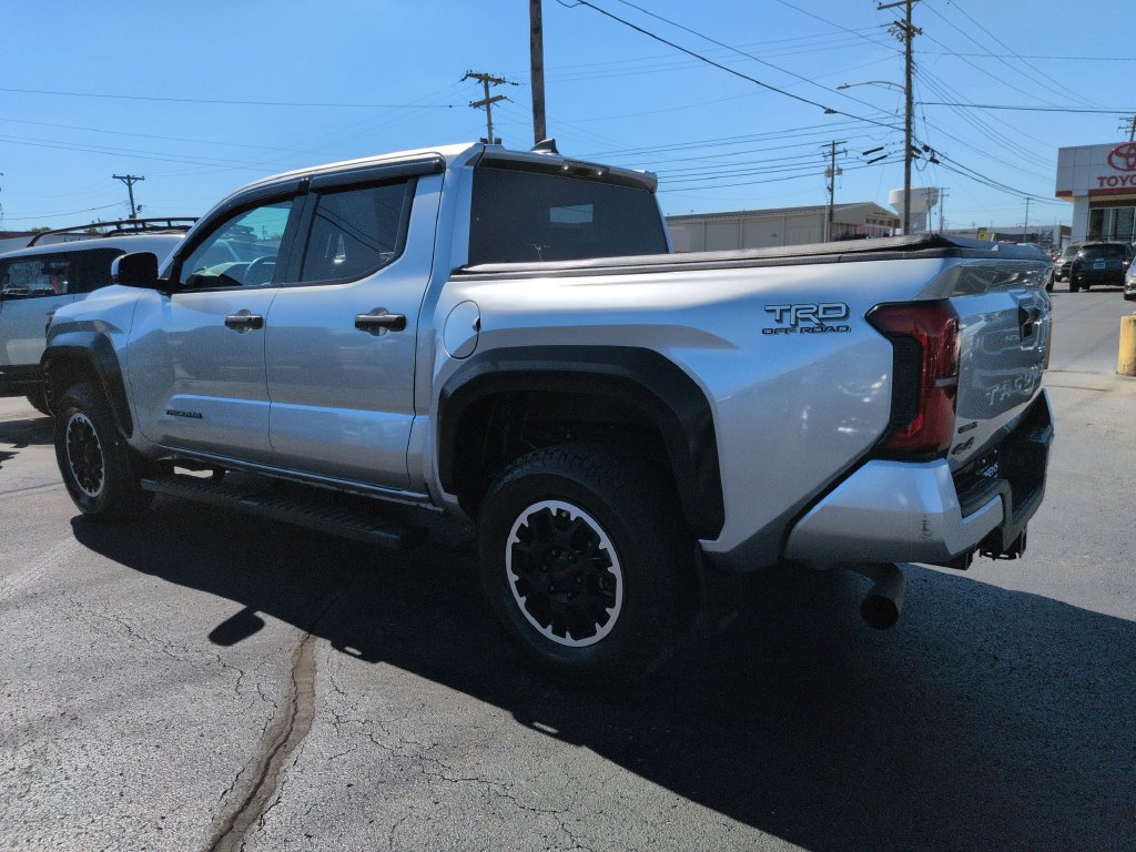 Used 2024 Toyota Tacoma TRD Off-Road AWD/4WD image 3