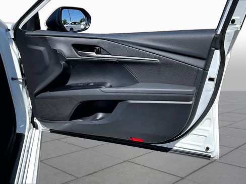 Used 2025 Toyota Camry SE FWD image 22