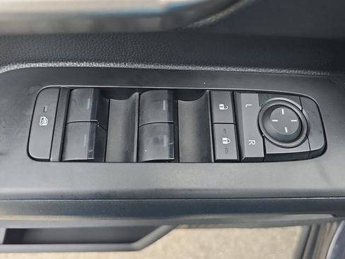 Used 2025 Toyota Tacoma TRD Sport AWD/4WD image 28