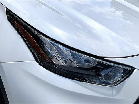 Used 2020 Toyota Highlander XLE FWD image 33