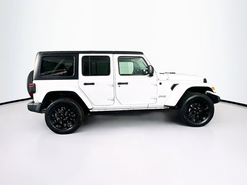 Used 2023 Jeep Wrangler Unlimited Sahara AWD/4WD image 10