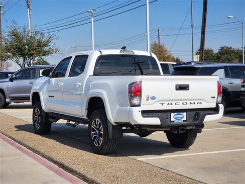 Used 2023 Toyota Tacoma TRD Sport image 4