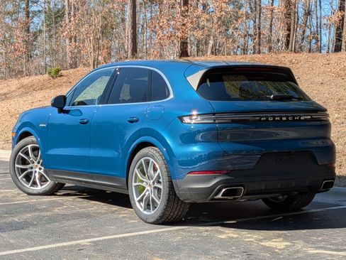 Certified 2025 Porsche Cayenne Coupe AWD/4WD image 3