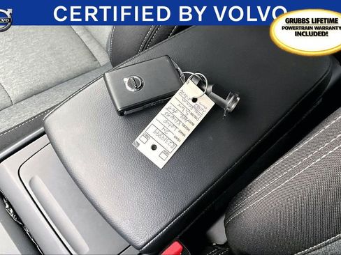 Used 2024 Volvo XC40 B5 Core image 13