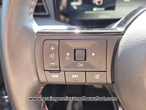 Used 2025 Nissan Kicks SR FWD image 12