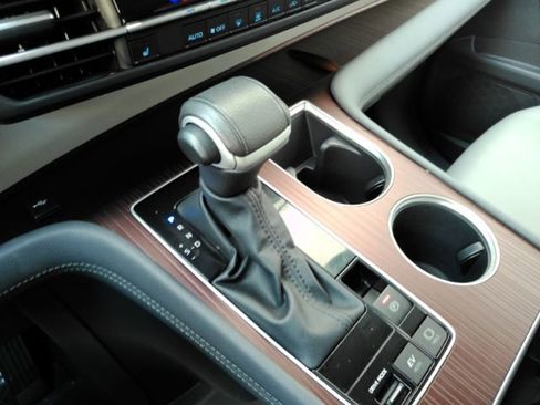 Used 2024 Toyota Sienna XLE image 47