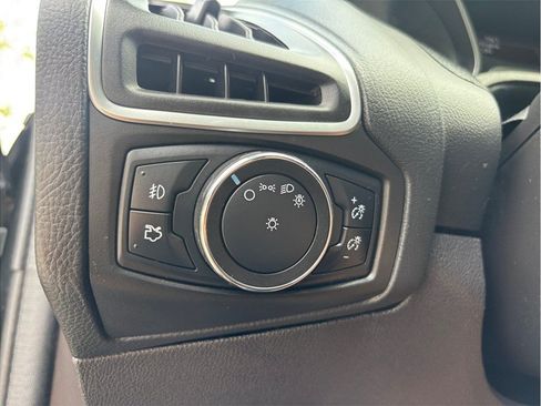 Used 2014 Ford Focus Titanium FWD image 28
