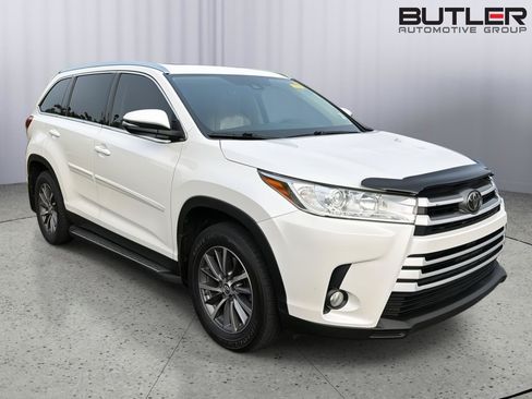 Used 2019 Toyota Highlander XLE AWD/4WD image 2