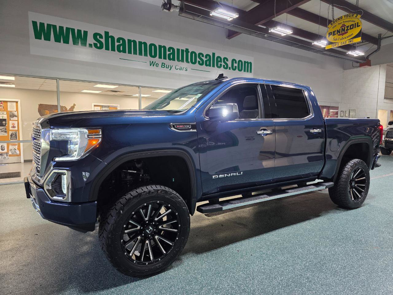 Used 2022 GMC Sierra 1500 Denali w/ Driver Alert Package II AWD/4WD image 2