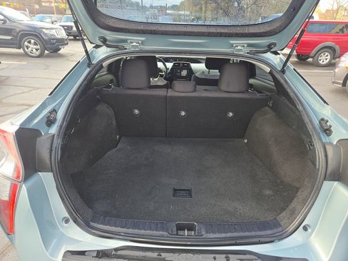 Used 2018 Toyota Prius Three image 28