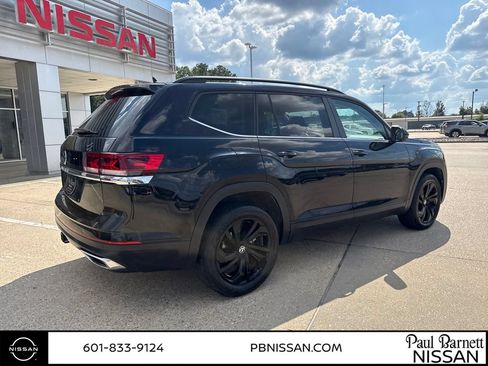Used 2023 Volkswagen Atlas SE w/ Black Wheel Package FWD image 8