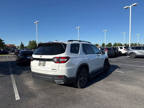 Used 2025 Honda Pilot Sport image 10