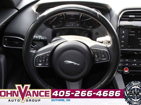 Used 2018 Jaguar F-PACE Premium image 31