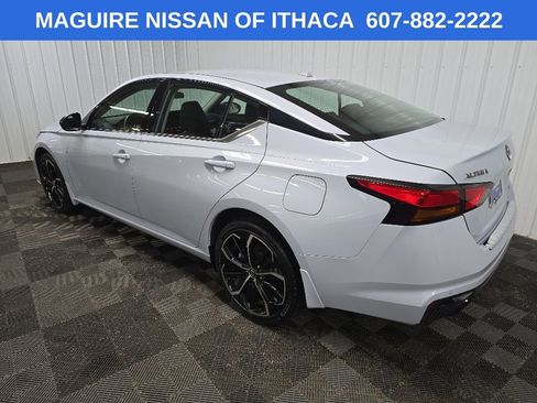 Used 2023 Nissan Altima 2.5 SR w/ SR Premium Package AWD/4WD image 9