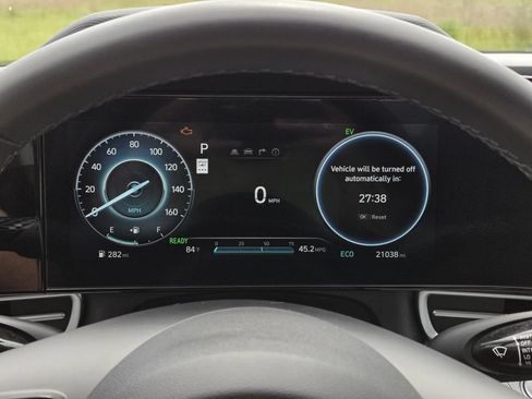 Used 2024 Hyundai Elantra Limited FWD image 15