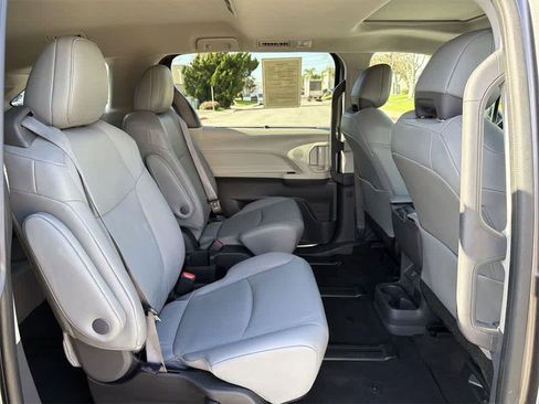 Used 2022 Toyota Sienna XLE w/ XLE Plus Package image 31