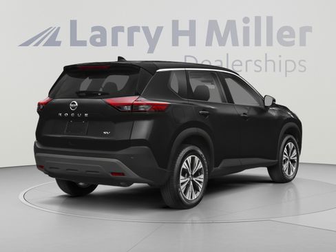 Used 2022 Nissan Rogue SV AWD/4WD image 2