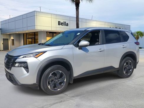 Used 2024 Nissan Rogue SV FWD image 2