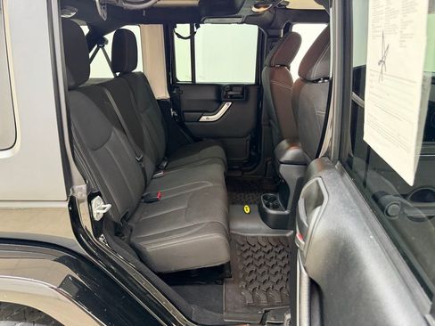 Used 2017 Jeep Wrangler Unlimited Sahara image 14