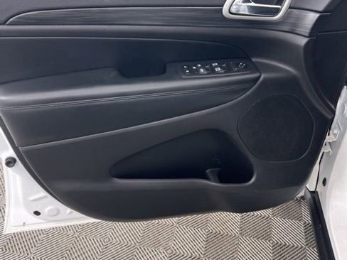 Used 2020 Jeep Grand Cherokee Laredo image 8