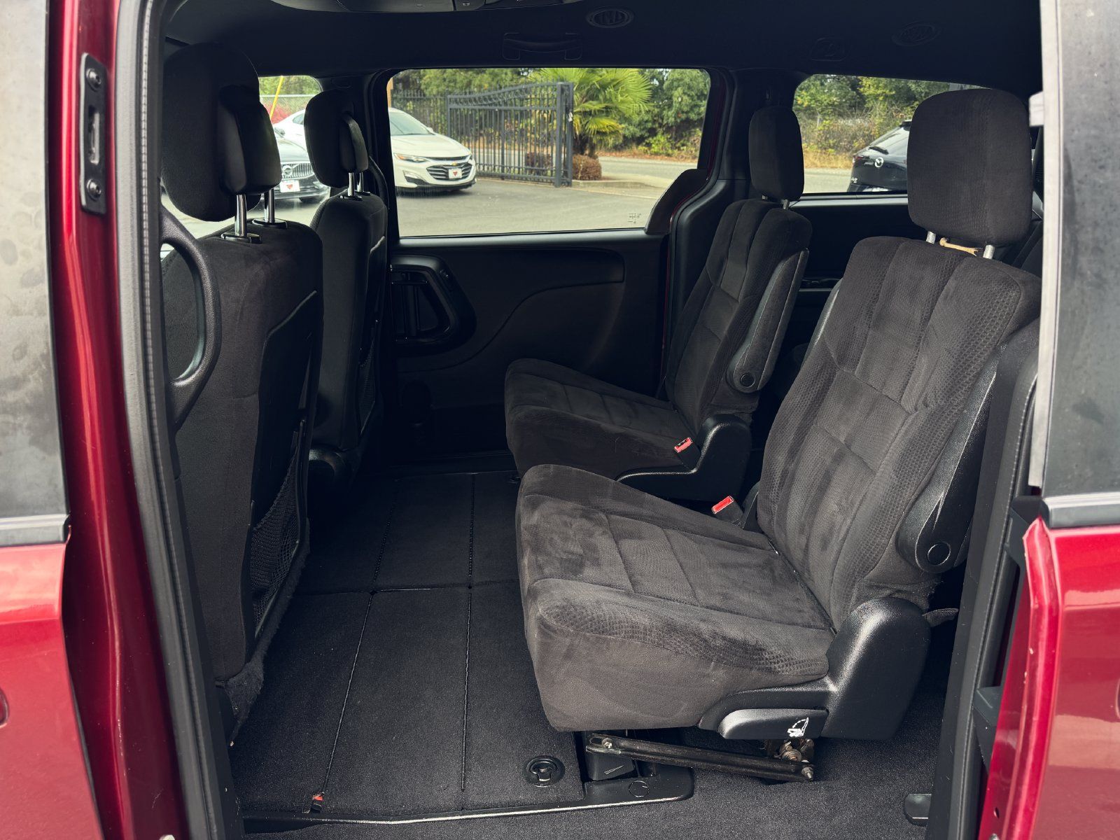 Used 2018 Dodge Grand Caravan SE FWD image 14