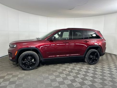 Used 2023 Jeep Grand Cherokee Altitude image 6