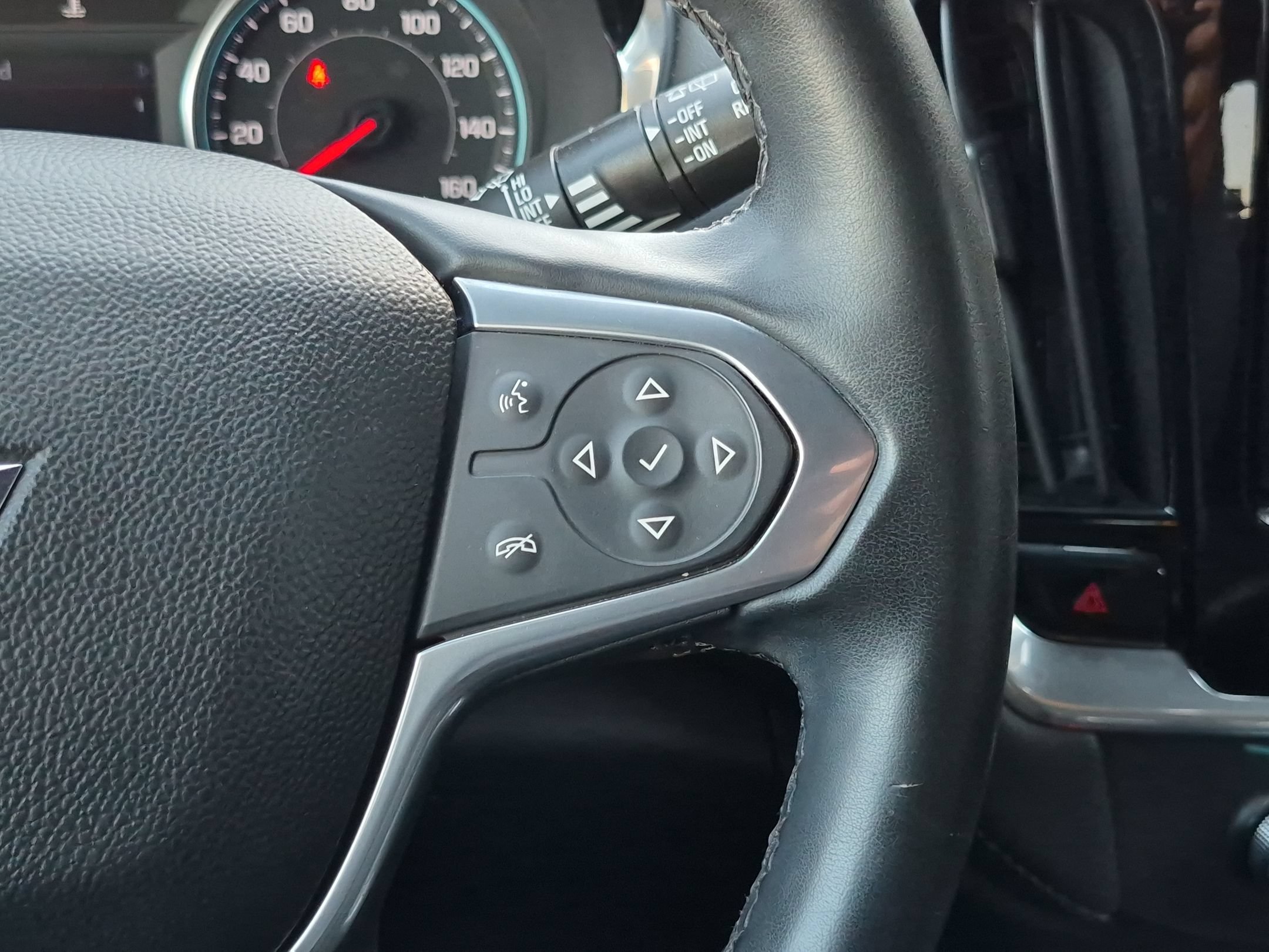 Used 2023 Chevrolet Traverse LT FWD image 14
