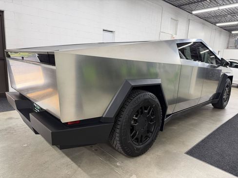 Used 2024 Tesla Cybertruck AWD Crew Cab image 4