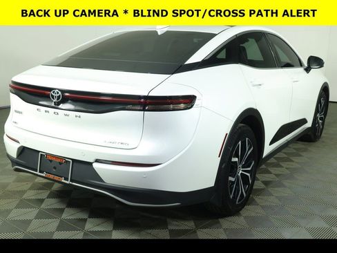 Used 2023 Toyota Crown Limited image 11