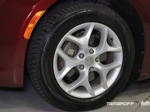 Used 2017 Chrysler Pacifica Touring-L Plus image 21