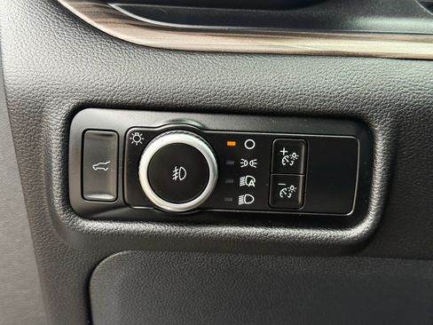 Used 2023 Ford Explorer Limited image 24