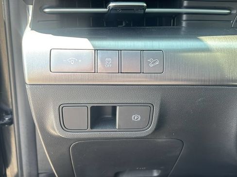 Used 2025 Hyundai Kona SEL AWD/4WD image 15
