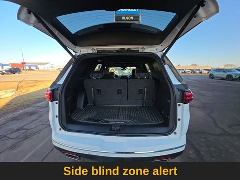Used 2022 Chevrolet Traverse Premier image 22