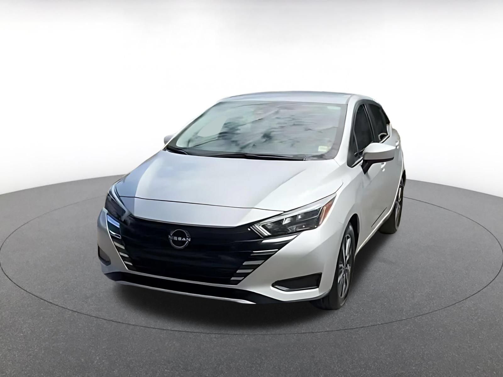 Used 2025 Nissan Versa SV FWD image 6