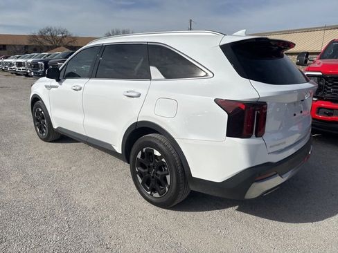 Used 2024 Kia Sorento S w/ Panoramic Sunroof Package image 4