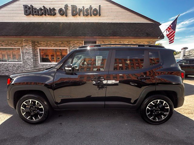 Used 2023 Jeep Renegade Latitude AWD/4WD image 4