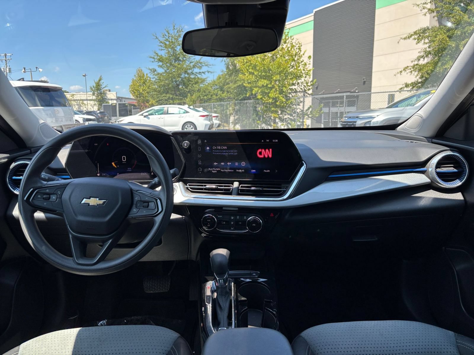 Used 2025 Chevrolet Trax LT FWD image 31