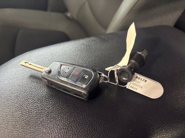 Used 2025 Toyota RAV4 LE AWD/4WD image 28