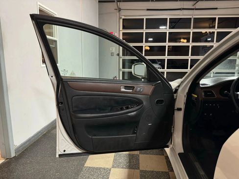 Used 2013 Hyundai Genesis 3.8 w/ Technology Pkg image 21