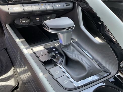 New 2025 Hyundai Elantra Limited image 14