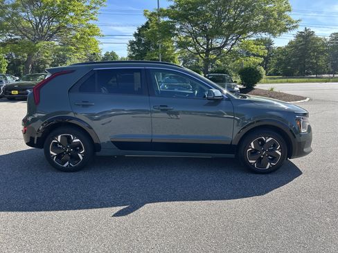 Used 2024 Kia Niro Wind w/ Wind Preserve Package FWD image 4